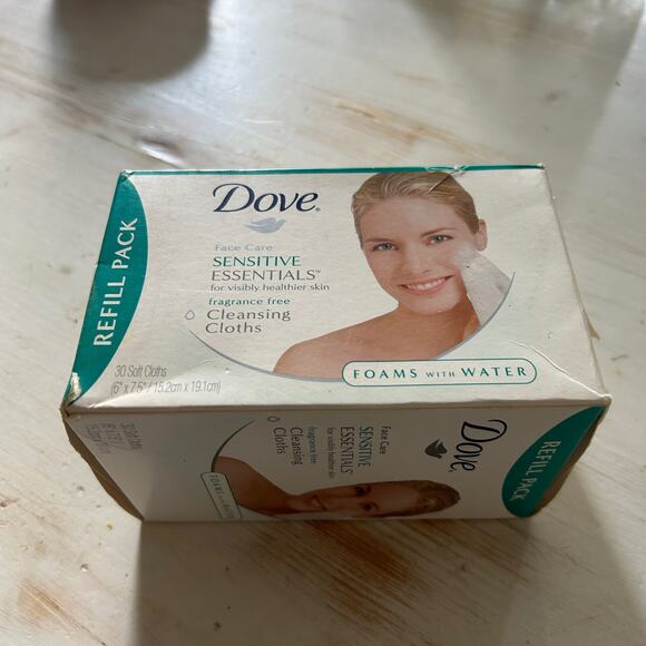 Dove Cool Moisture Facial Cleansing Cloths Fragrance Free Sensitive Essentials - Picture 2 of 7